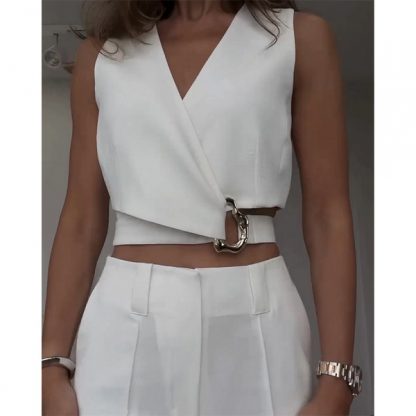 Elegantni top s jedinstvenim dizajnom