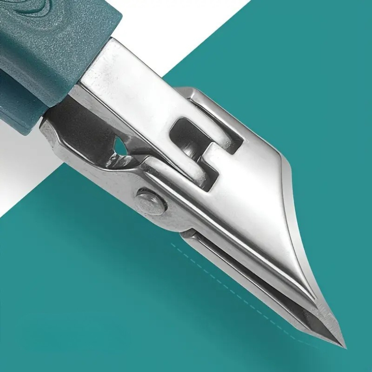 Ergonomski dizajn s oštricom pod kutom od 25° olakšava njegu noktiju i brzo rješava probleme uraslih noktiju.